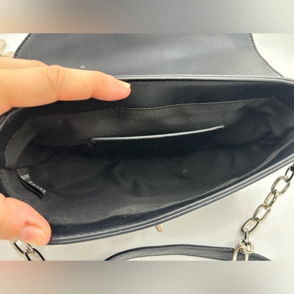 DREAM CONTROL New York Chain Strap Crossbody - Picture 12 of 15